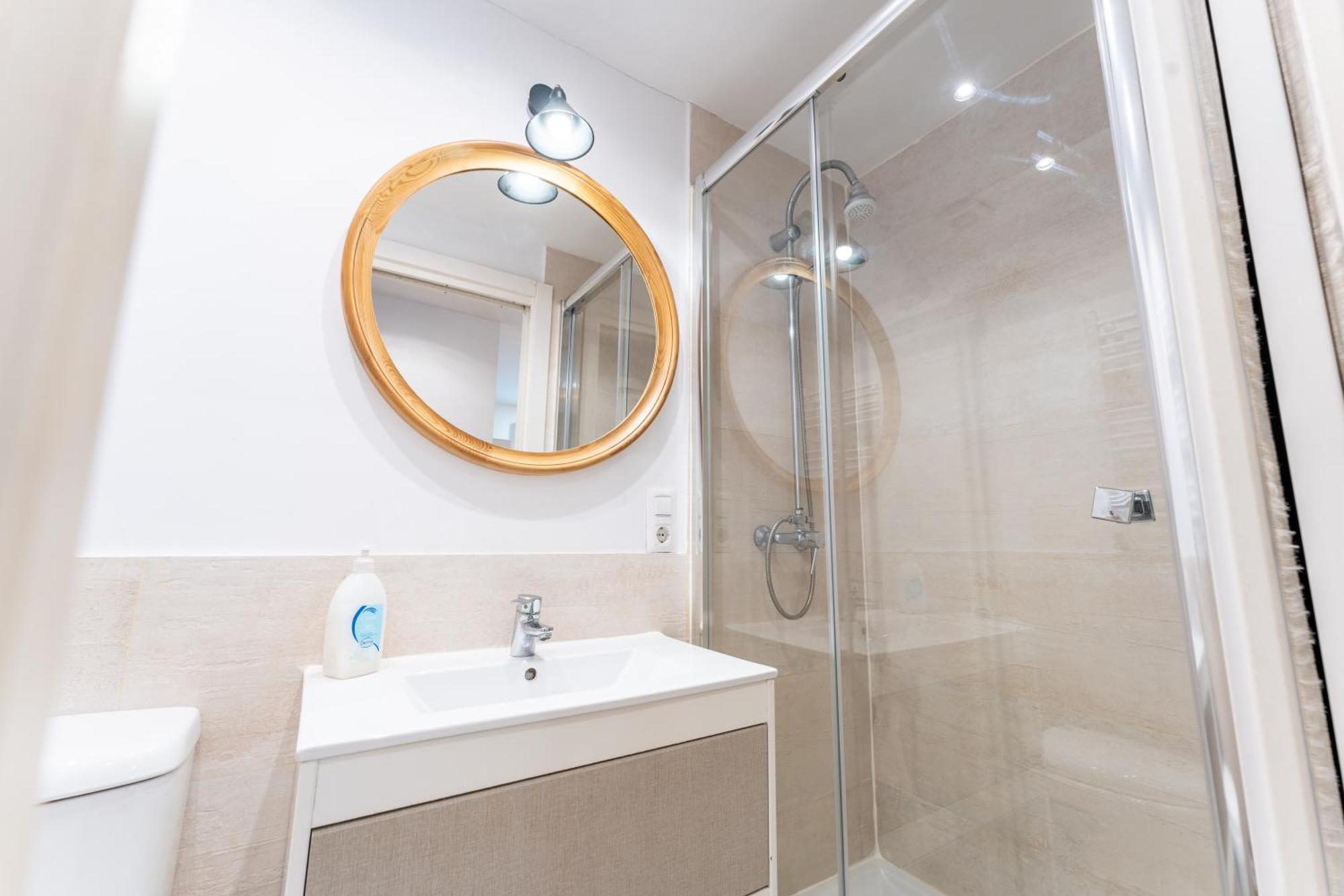 Warm And Inviting, Central Location By Urbanhosting Santander Eksteriør billede