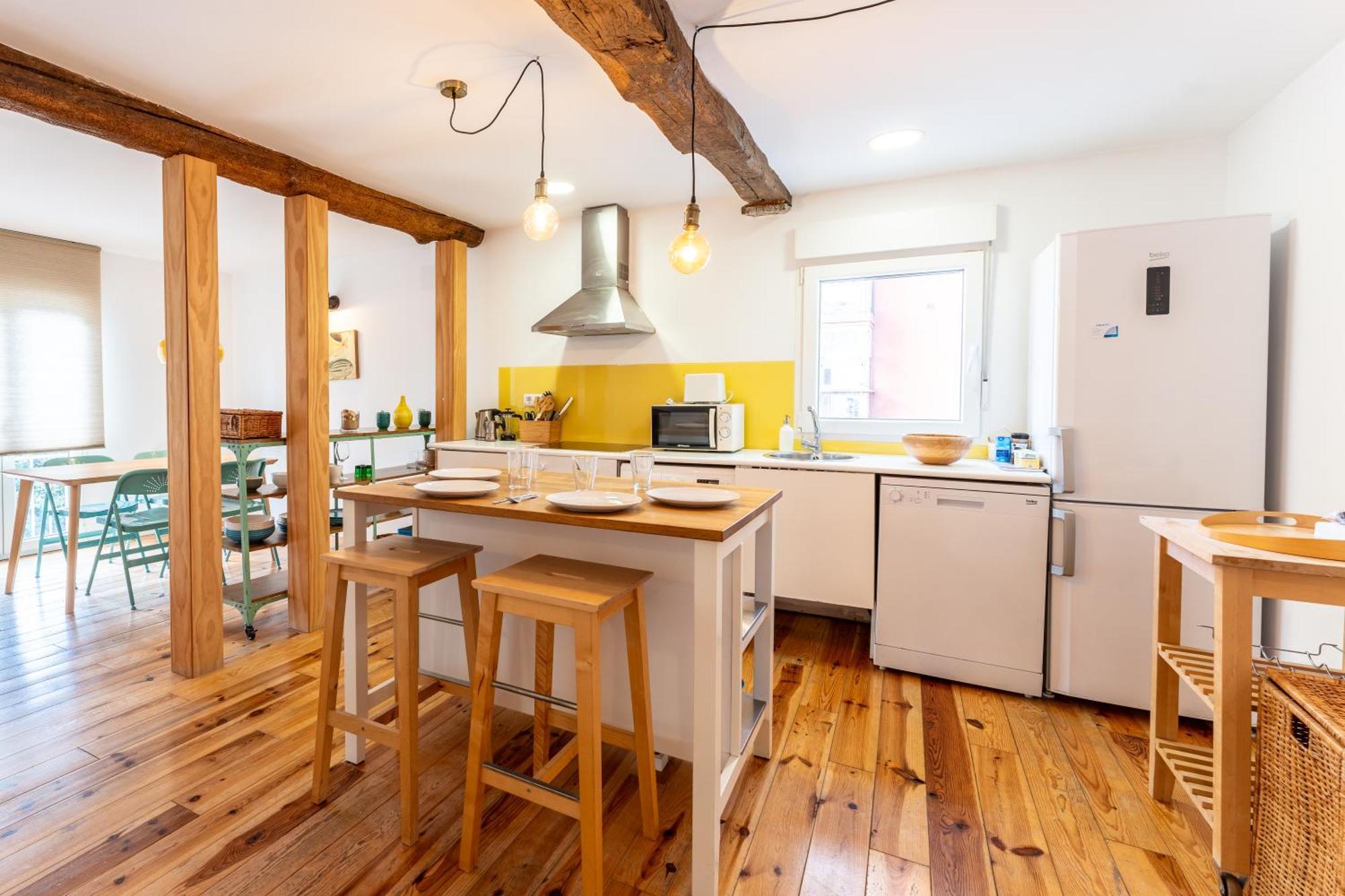 Warm And Inviting, Central Location By Urbanhosting Santander Eksteriør billede