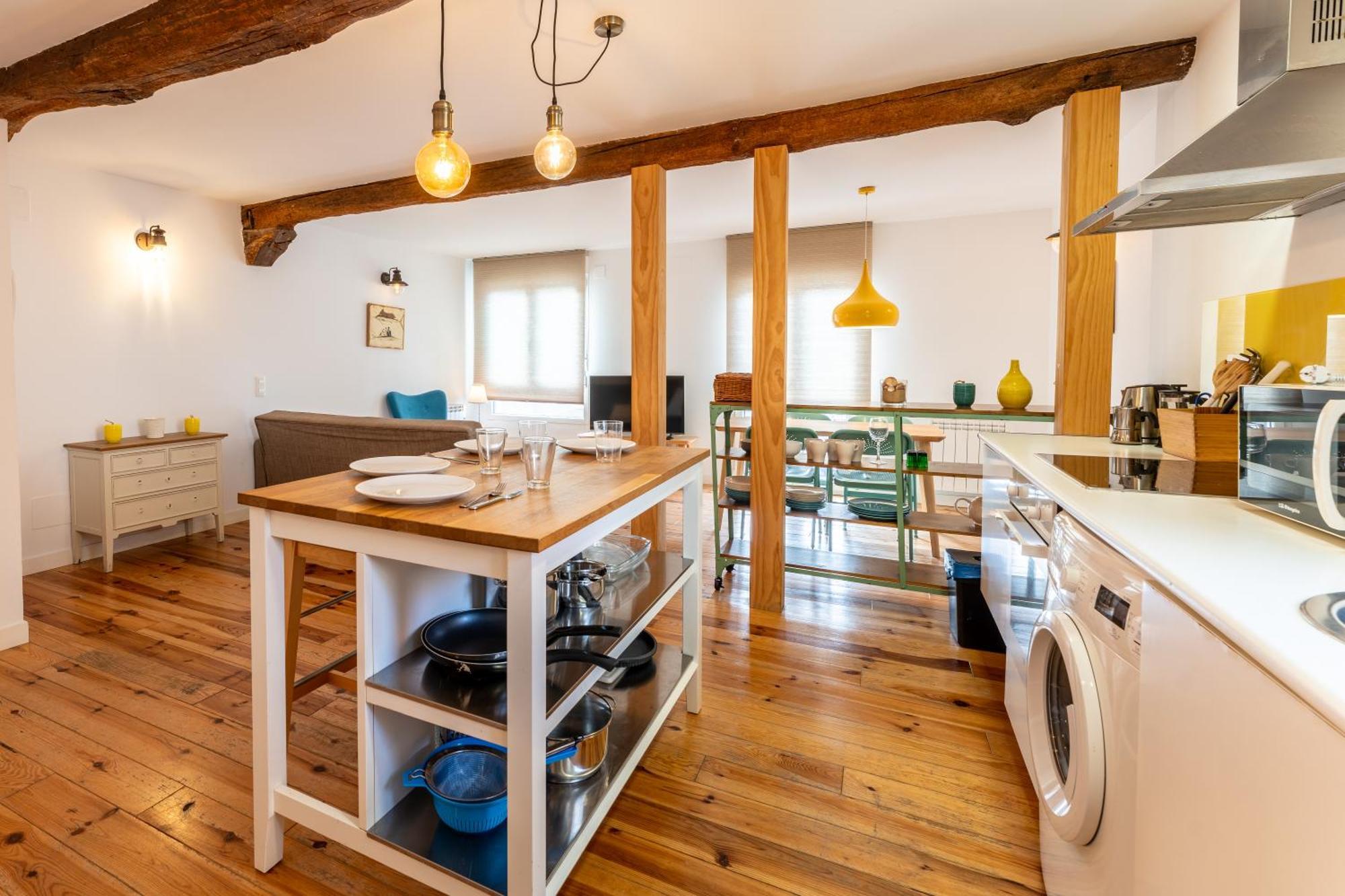 Warm And Inviting, Central Location By Urbanhosting Santander Eksteriør billede